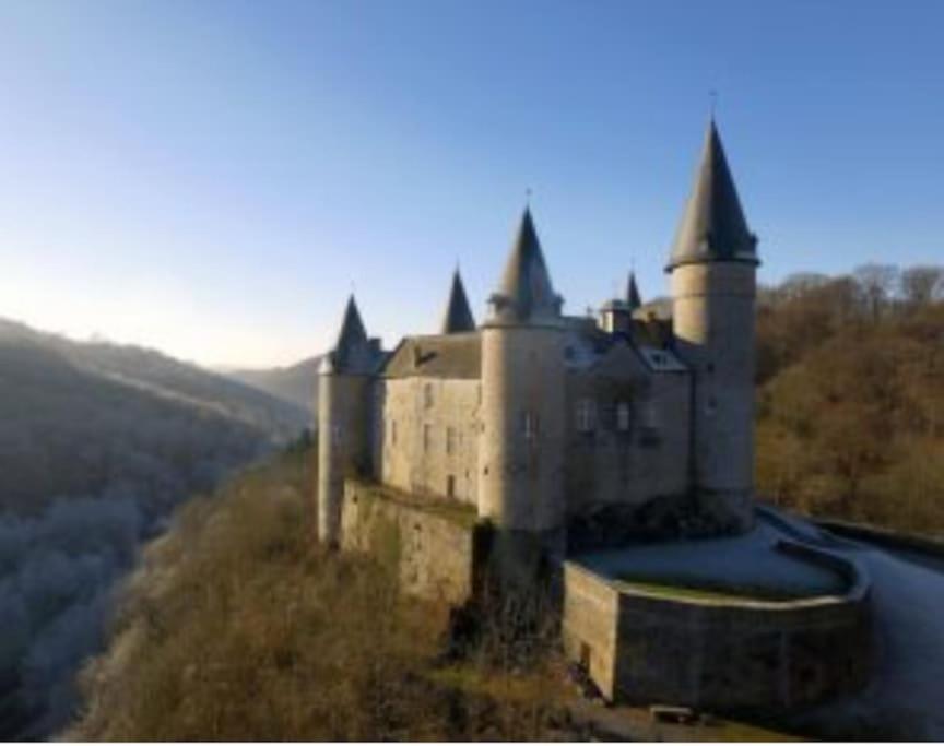 Laissez-Vous Enchanter Par La Vallee De La Meuse Hastiere-par-dela Esterno foto